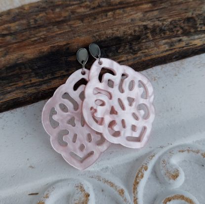 Bild von Ornament-Ohrstecker - Rhombusform - powder pink